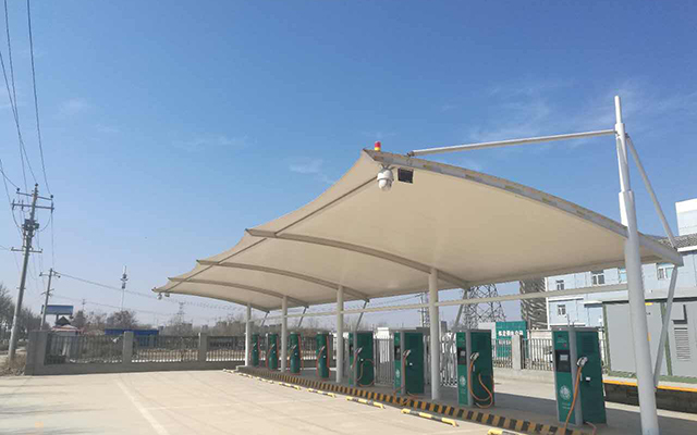 钢膜结构车棚有哪些特点？